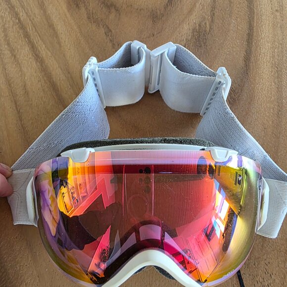 Smith Optics i/os snow goggles with photochromic red mirror lens. - Picture 2 of 5